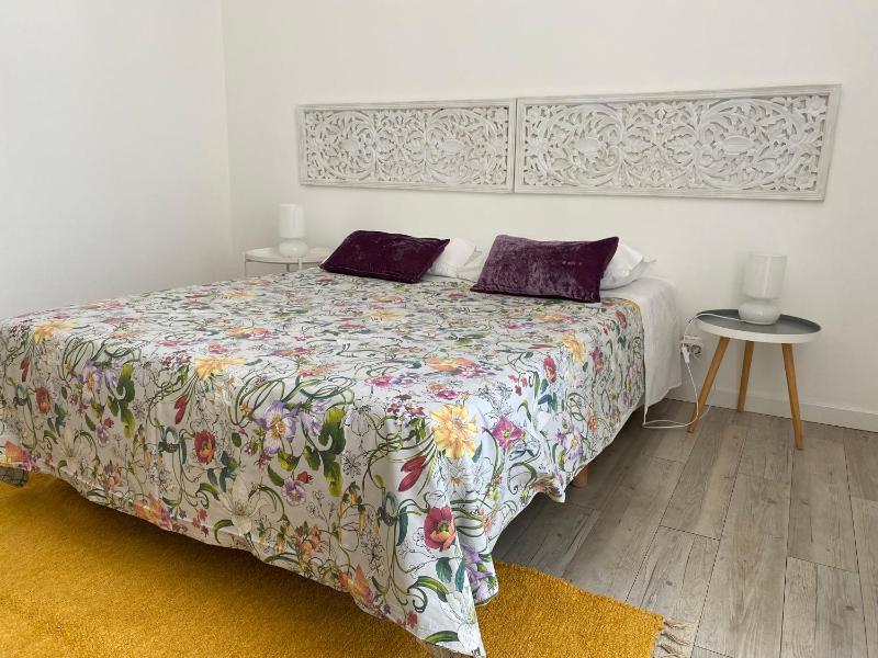 Standard Double Room with Shared Bathroom and River View  image 1