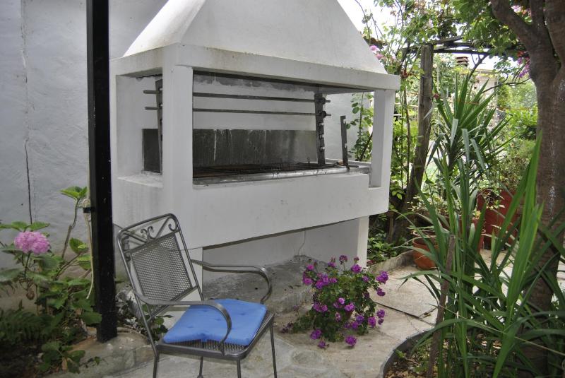 One-Bedroom Apartment image 2