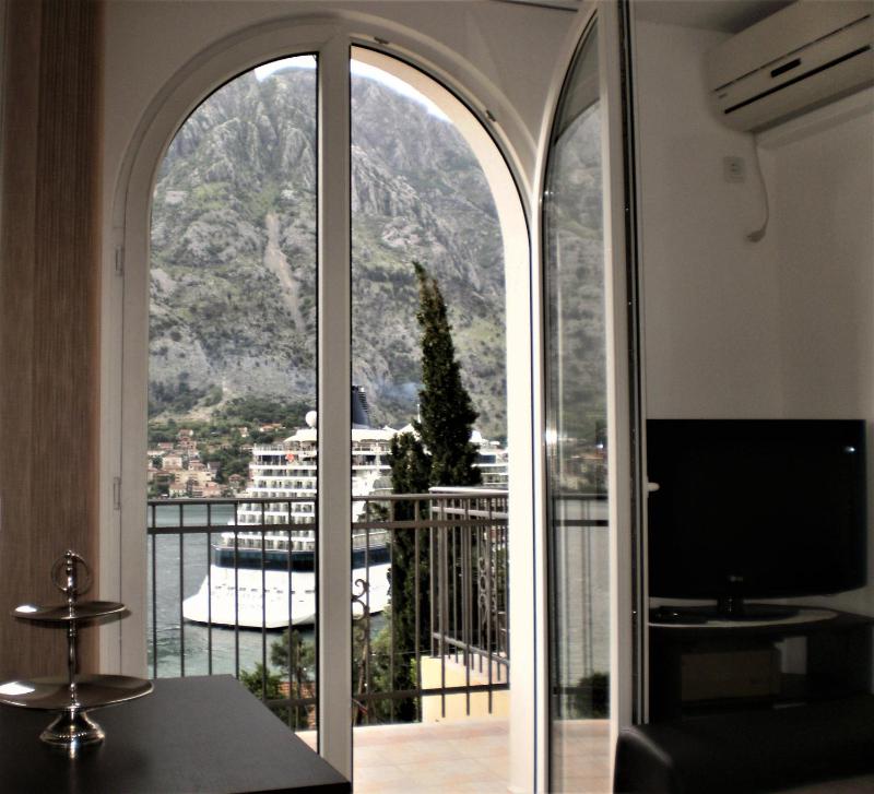 Studio Apartment with Sea View image 4