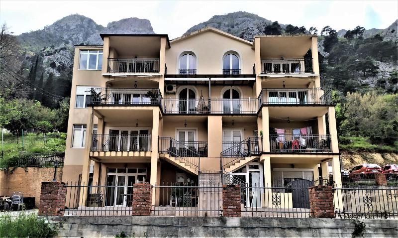 Studio Apartment with Sea View image 2