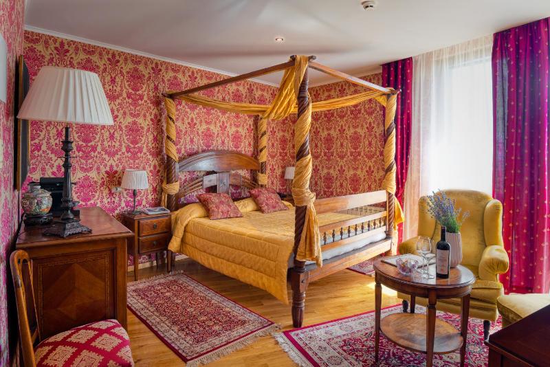 Double Room with Lake View image 1