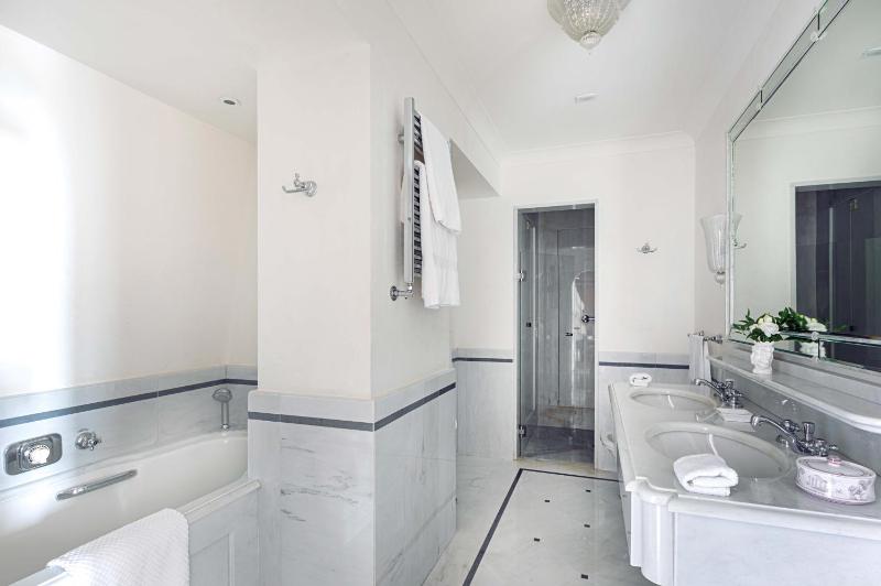 Premium Junior Suite with Terrace and Sea View image 2