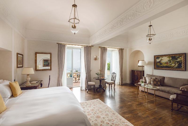 Premium Junior Suite with Terrace and Sea View image 3