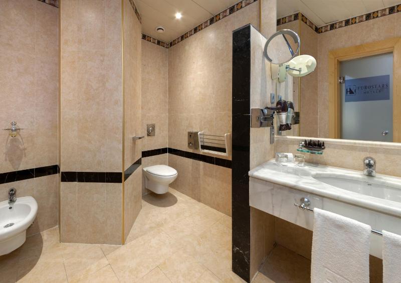 Superior King or Twin Room image 3