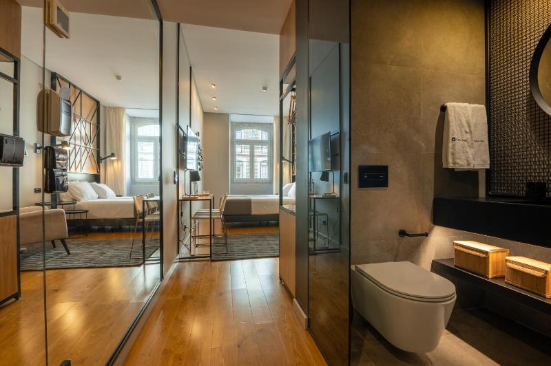 Superior Twin Room image 2