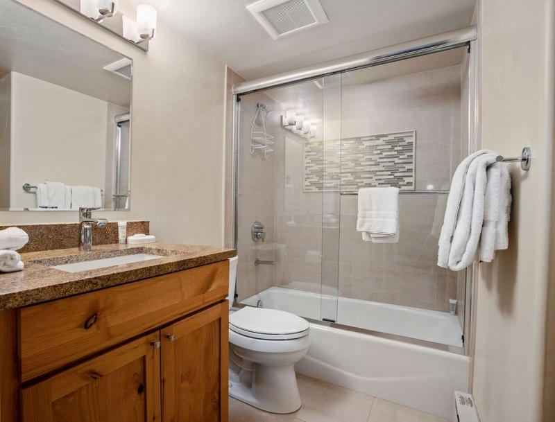 Vantage Point #408 Condo - image 31