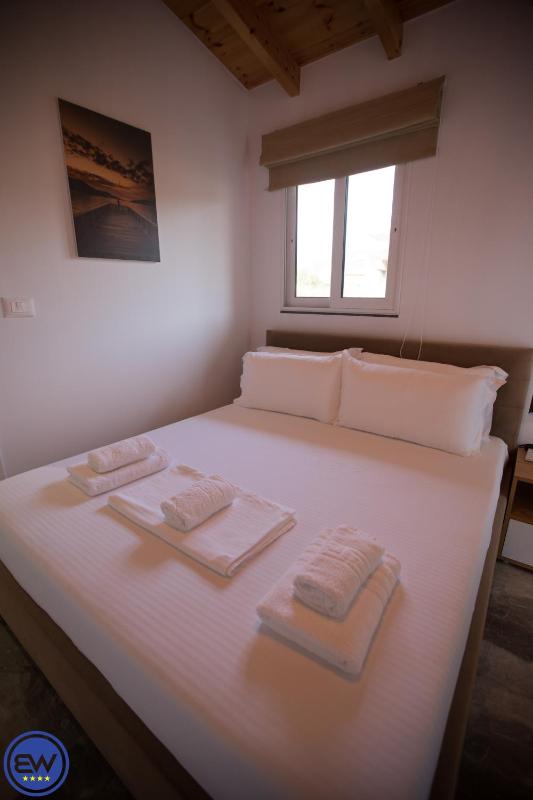 Double Room image 3