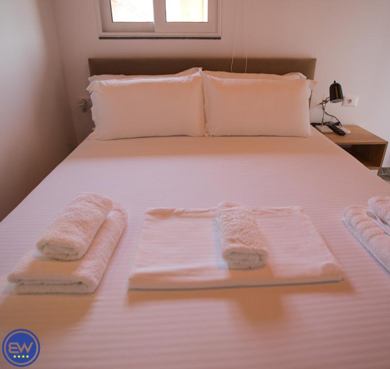 Double Room image 4