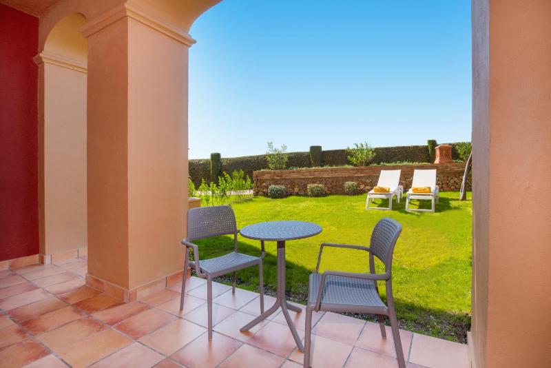 Double Room with Garden View  image 3