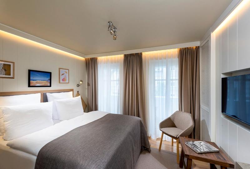Double Room image 4