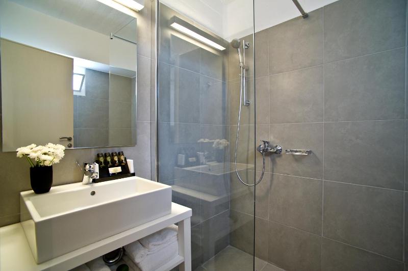 Double Room image 1