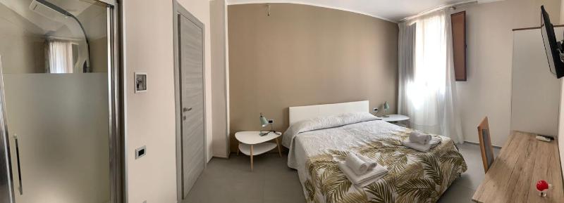 Double Room image 1