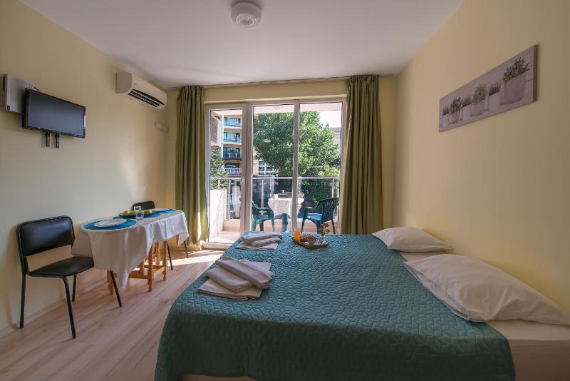 Admiral Plaza Holiday Apartments - image 23