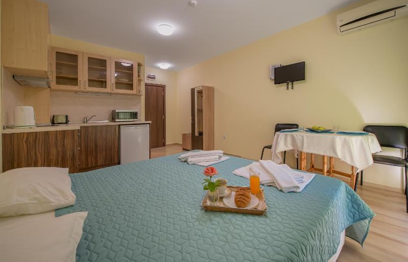 Admiral Plaza Holiday Apartments - image 13