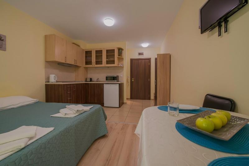 Admiral Plaza Holiday Apartments - image 15