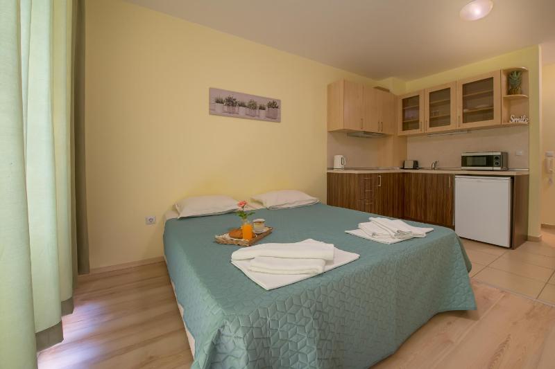 Admiral Plaza Holiday Apartments - image 31