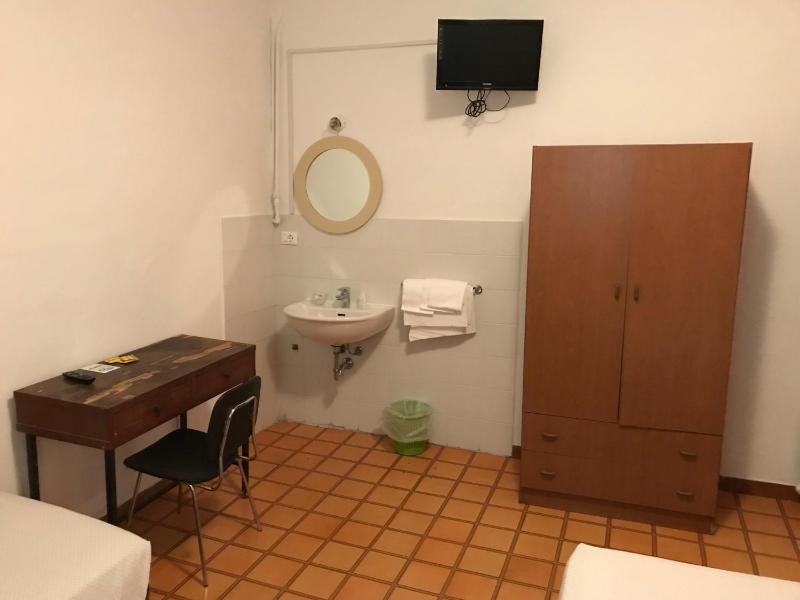 Triple Room with Private External Bathroom image 2