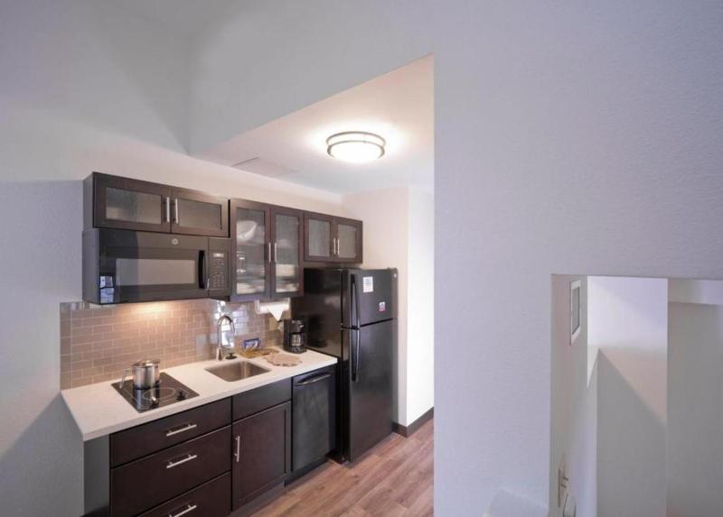 King Studio Suite with Kitchen image 1