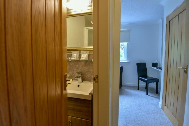 Standard Twin Room image 2