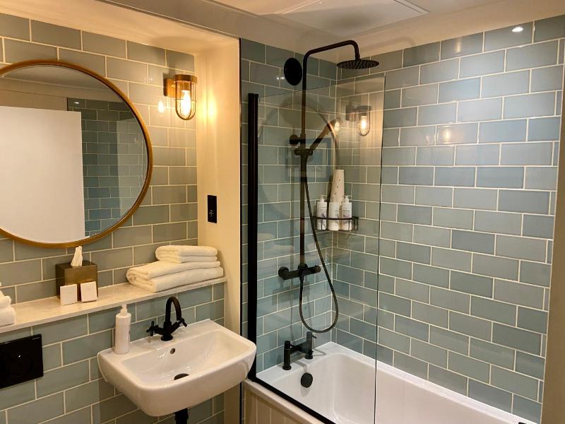 Classic Twin Room image 1