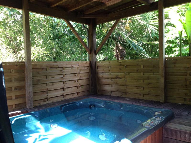 Cottage with private jacuzzi - Independant Building image 1