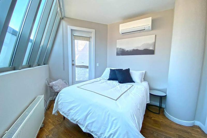 Beautiful 3 Bdrm 2 Bath Private Luxury Townhouse! - image 6