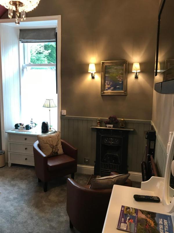 Double Room with Garden View image 3