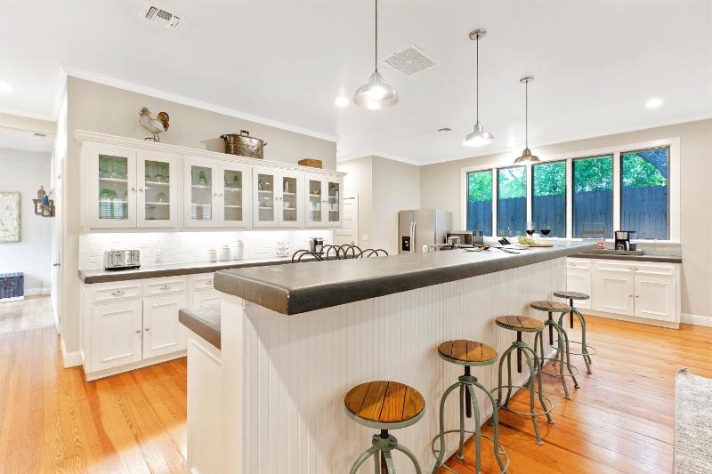 Four-Bedroom Holiday Home image 3