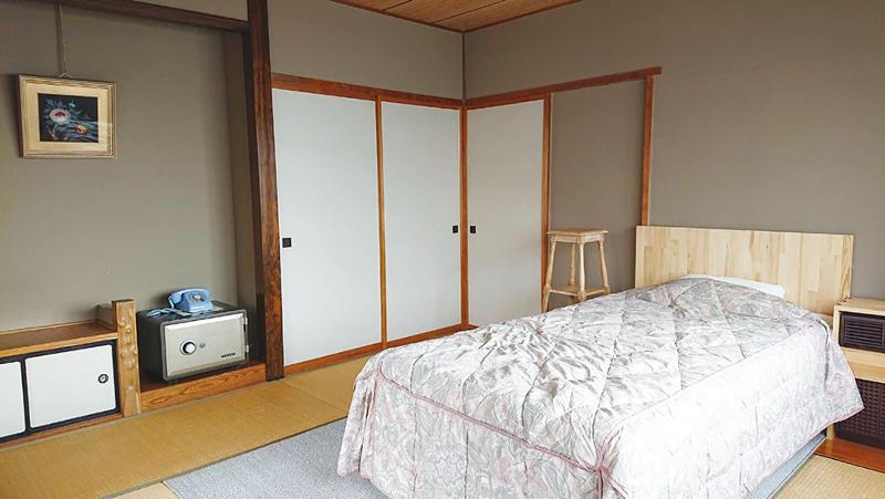 Single Room with Tatami Area image 1