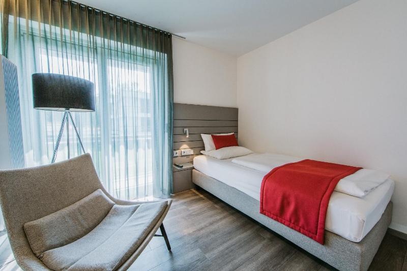 Standard Single Room image 3