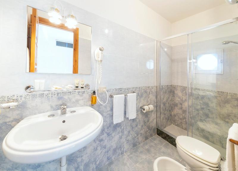 Junior Suite with Balcony image 3