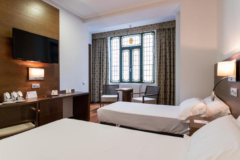 Double Room with Extra Bed image 2