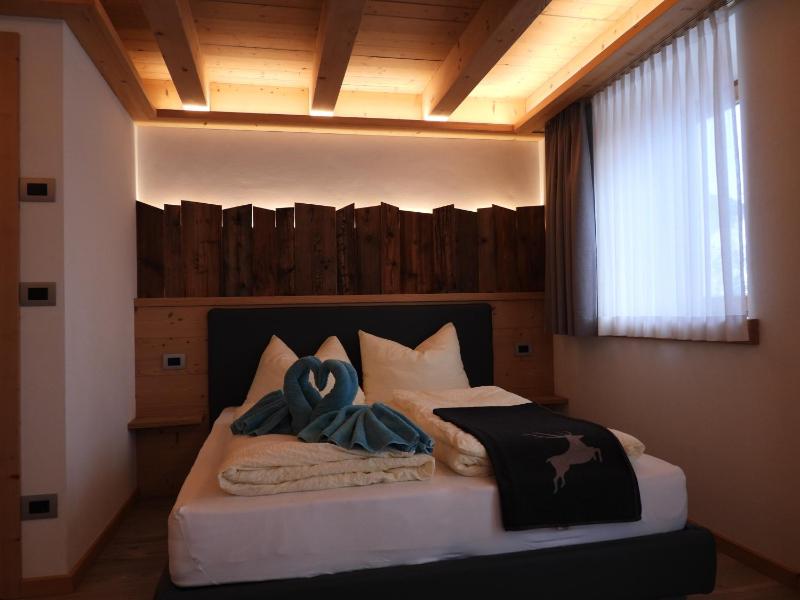 Standard Double Room image 3