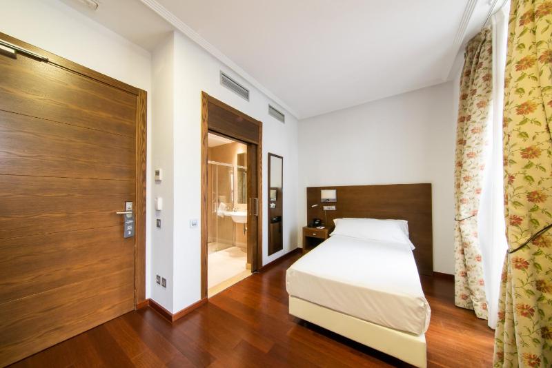 Single Room image 2