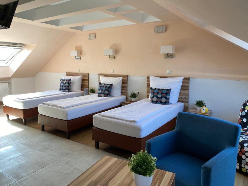 Triple Room with Private Bathroom image 1
