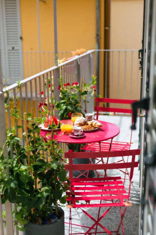 One-Bedroom Apartment with Balcony - Via Vittorio Emanuele 72 image 4