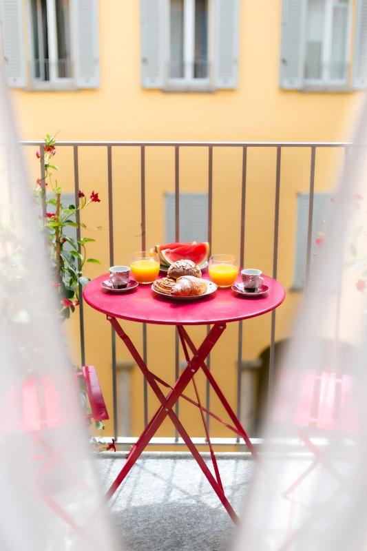 One-Bedroom Apartment with Balcony - Via Vittorio Emanuele 72 image 3