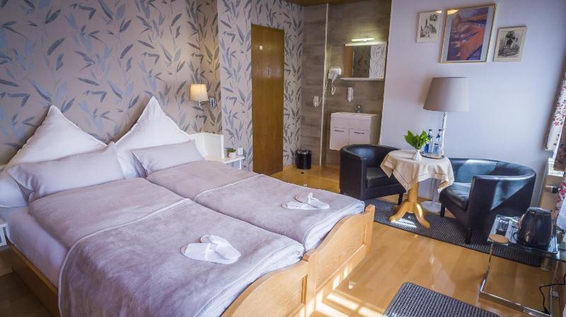 Deluxe Double Room image 2