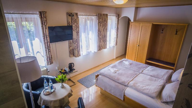 Deluxe Double Room image 3