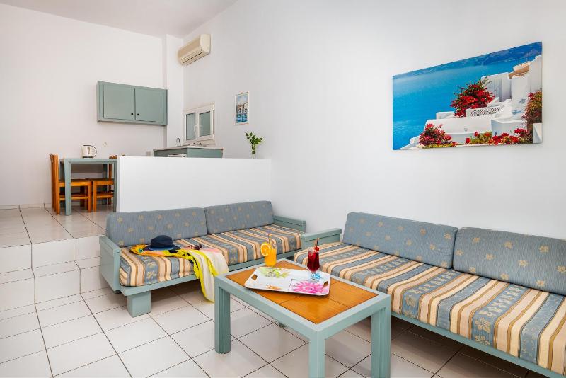 Family Room with Sea View image 4