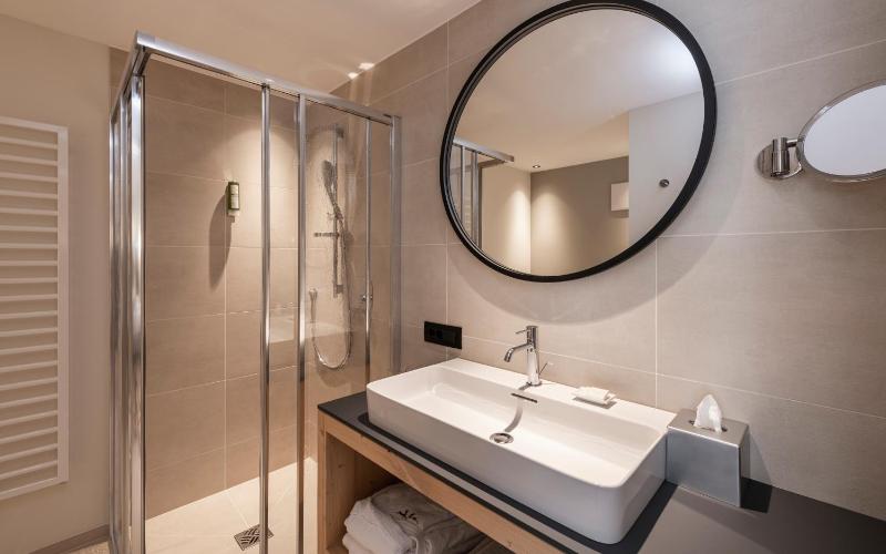 Deluxe Double or Twin Room image 4