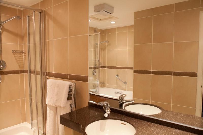 Small Double Room image 3