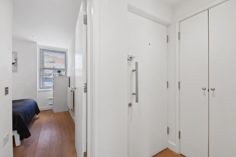 One-Bedroom Apartment image 3