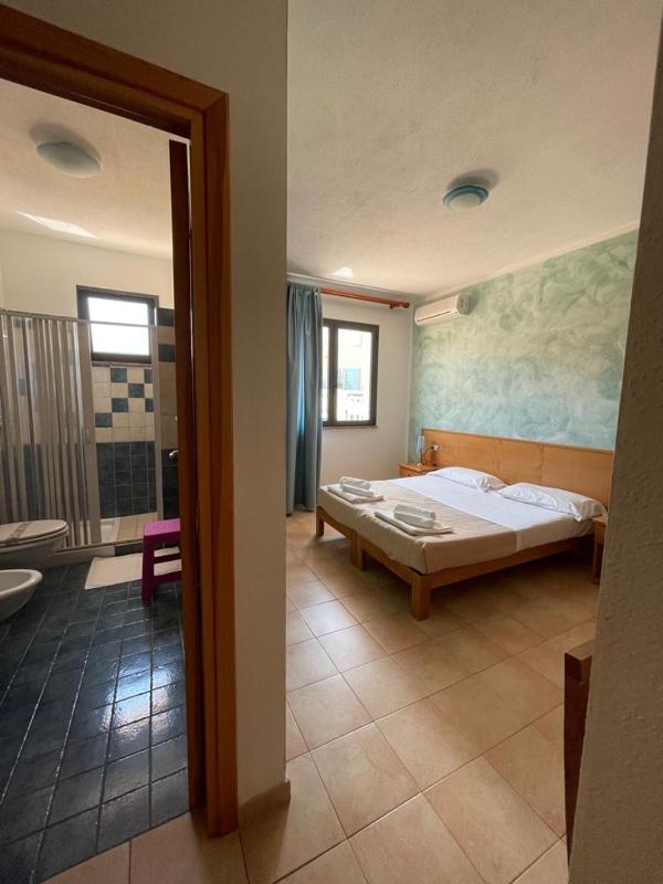 Double Room - Ground Floor image 3