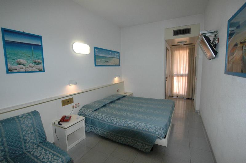 Double Room with Terrace image 4