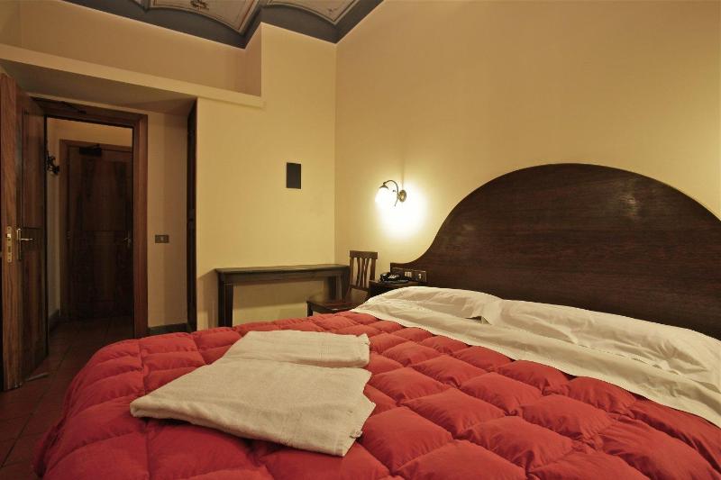 Double Room image 1