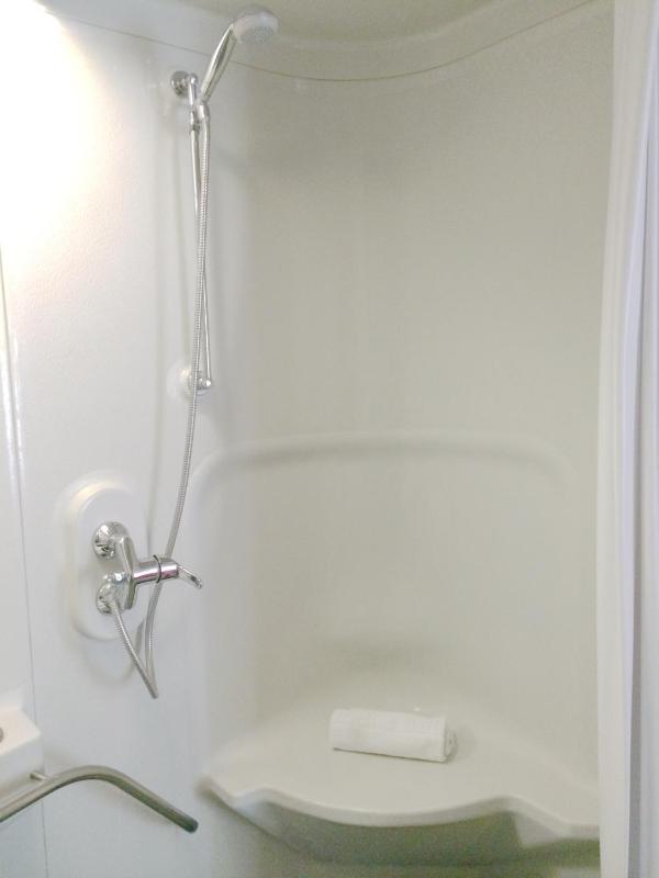 Apartment (4 Adults) - Disability Access image 4