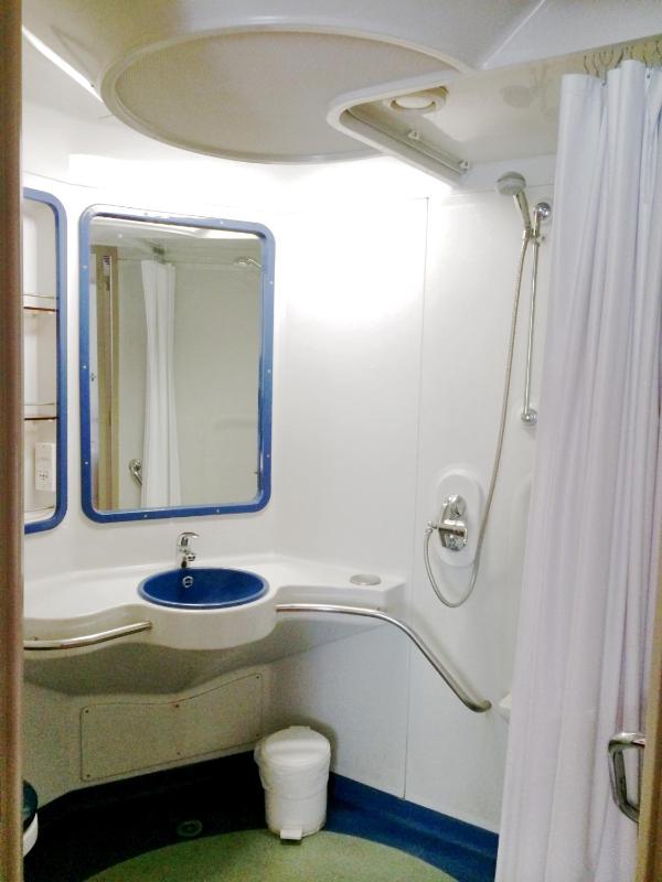 Apartment (4 Adults) - Disability Access image 3