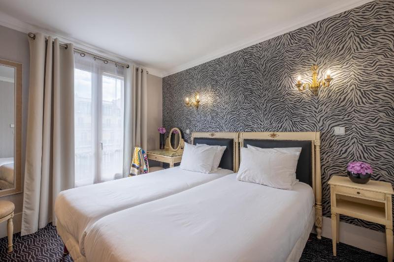 Superior Twin Room image 2