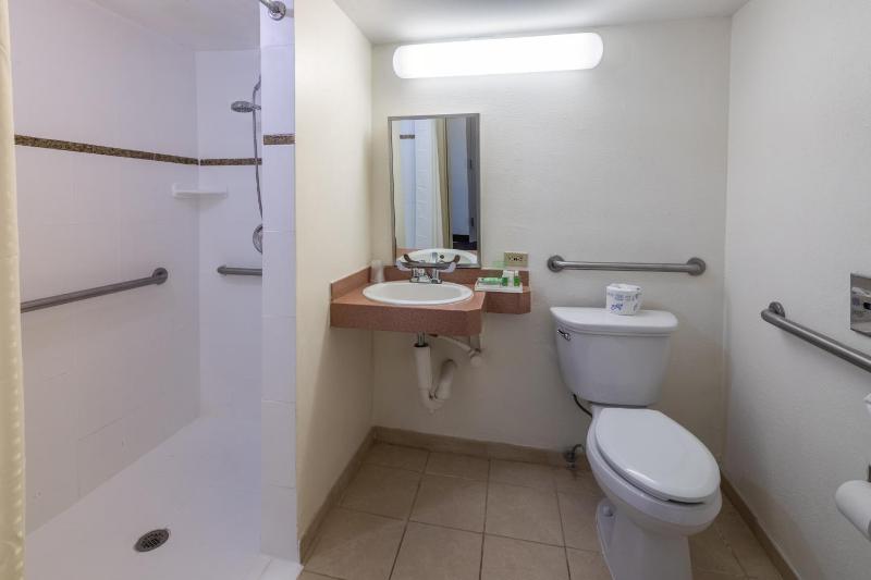 Double Room with Two Double Beds - Disability Access/Non-Smoking image 2